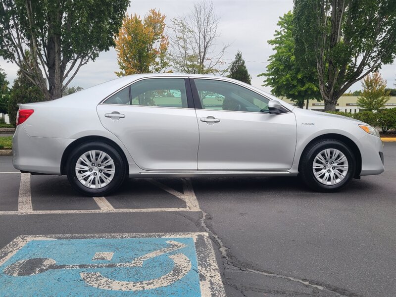 2012 Toyota Camry Hybrid LE Sedan / HYBRID / 4-cyl 2.5L / 86K MLS / 1-OWNER  / Local / Excellent Condition / Low Miles - Photo 4 - Portland, OR 97217