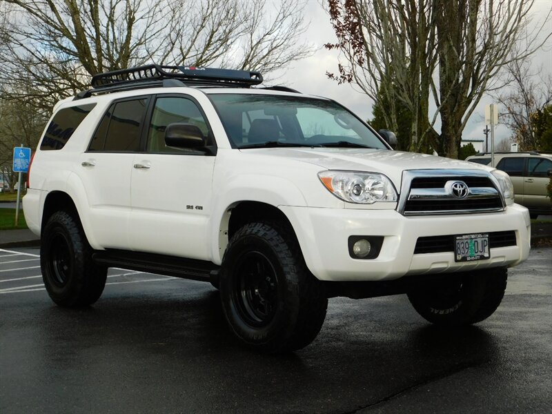 2007 Toyota 4Runner SR5 4X4 / V6 / Leather / Sunroof / LIFTED LOW MILE   - Photo 2 - Portland, OR 97217