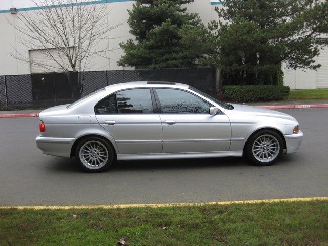 2001 BMW 540i/8Cyl/ 6-Speed Manual/ Navigation   - Photo 4 - Portland, OR 97217
