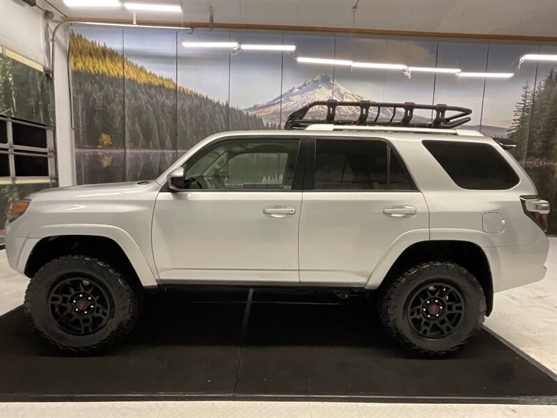 2016 Toyota 4Runner SR5 4X4 / THIRD ROW SEAT / LIFTED  / BRAND NEW WHEELS & TIRES / SHARP & CLEAN !! - Photo 3 - Gladstone, OR 97027