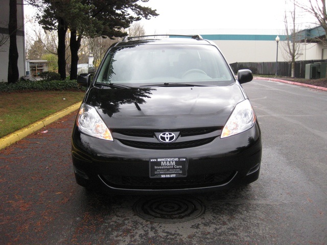 2010 Toyota Sienna LE Captain Chairs/7-Passenger/Power Slider/1-OWNER   - Photo 2 - Portland, OR 97217