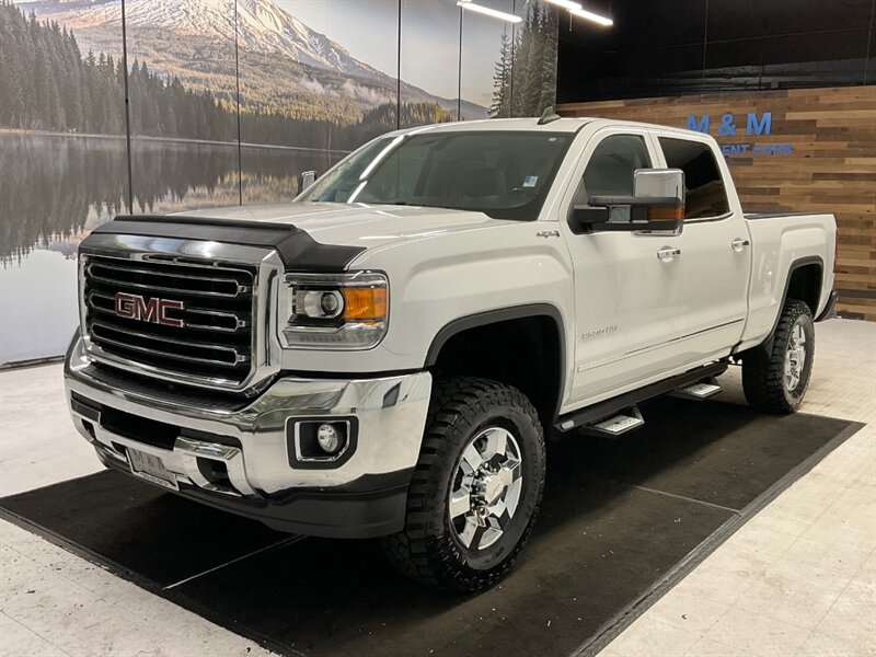 2018 GMC Sierra 2500 SLT Crew Cab 4X4 / 6.0L V8 / LIFTED / 24,000 MILES  / 1-OWNER LOCAL OREGON TRUCK / Leather Heated Seats / Navigation / LIFTED w. 35 " MUD TIRES - Photo 1 - Gladstone, OR 97027