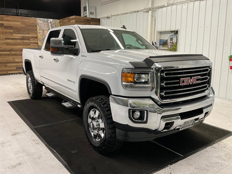 2018 GMC Sierra 2500 SLT Crew Cab 4X4 / 6.0L V8 / LIFTED / 24,000 MILES  / 1-OWNER LOCAL OREGON TRUCK / Leather Heated Seats / Navigation / LIFTED w. 35 " MUD TIRES - Photo 2 - Gladstone, OR 97027