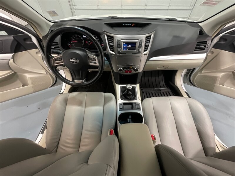 2014 Subaru Outback 2.5i Premium Leather Heated Seats / 5-SPEED MANUAL  / LOCAL CAR - Photo 24 - Gladstone, OR 97027