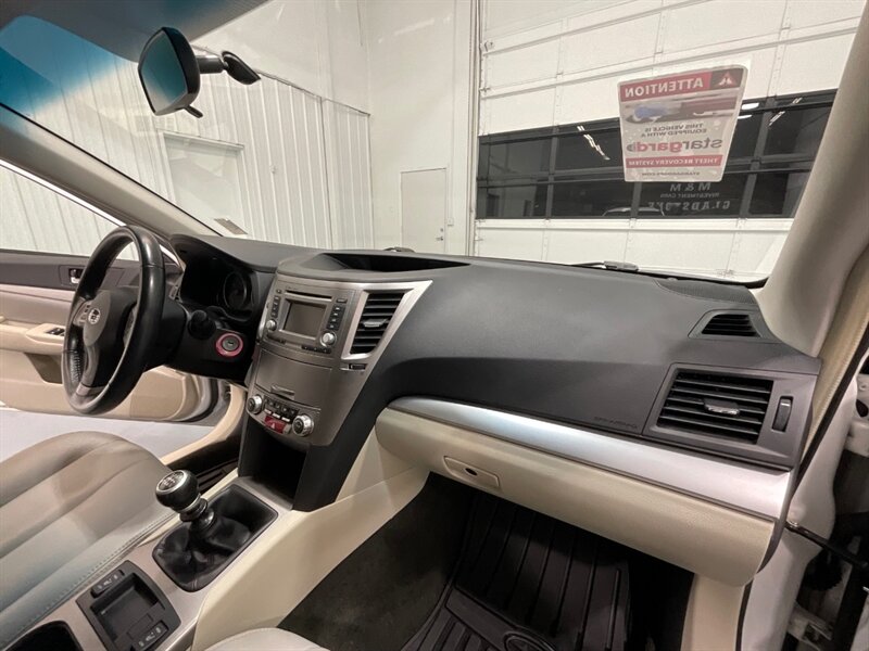 2014 Subaru Outback 2.5i Premium Leather Heated Seats / 5-SPEED MANUAL  / LOCAL CAR - Photo 11 - Gladstone, OR 97027