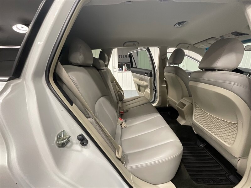 2014 Subaru Outback 2.5i Premium Leather Heated Seats / 5-SPEED MANUAL  / LOCAL CAR - Photo 14 - Gladstone, OR 97027