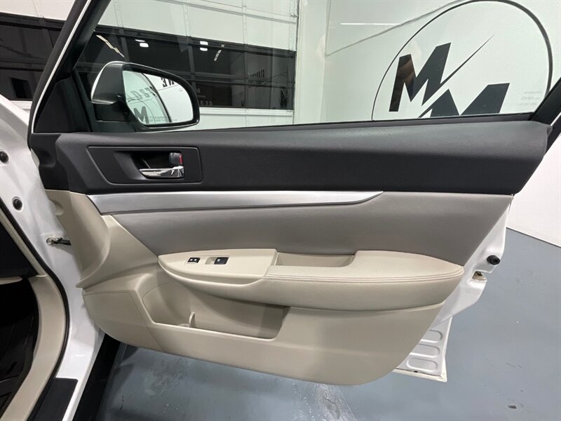 2014 Subaru Outback 2.5i Premium Leather Heated Seats / 5-SPEED MANUAL  / LOCAL CAR - Photo 37 - Gladstone, OR 97027