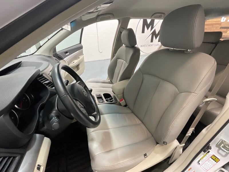 2014 Subaru Outback 2.5i Premium Leather Heated Seats / 5-SPEED MANUAL  / LOCAL CAR - Photo 38 - Gladstone, OR 97027