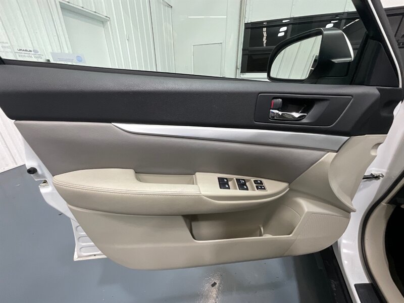 2014 Subaru Outback 2.5i Premium Leather Heated Seats / 5-SPEED MANUAL  / LOCAL CAR - Photo 36 - Gladstone, OR 97027