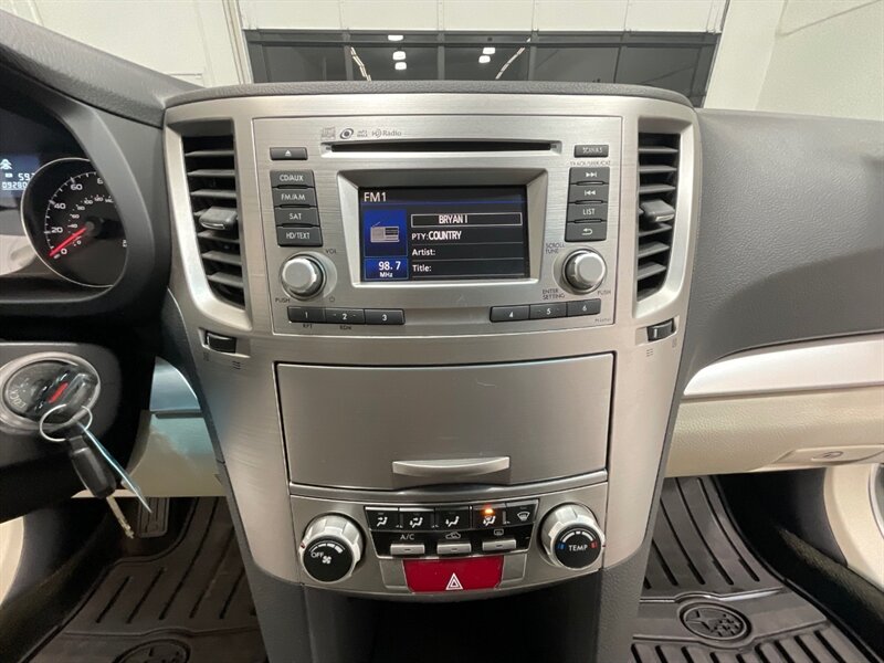 2014 Subaru Outback 2.5i Premium Leather Heated Seats / 5-SPEED MANUAL  / LOCAL CAR - Photo 17 - Gladstone, OR 97027