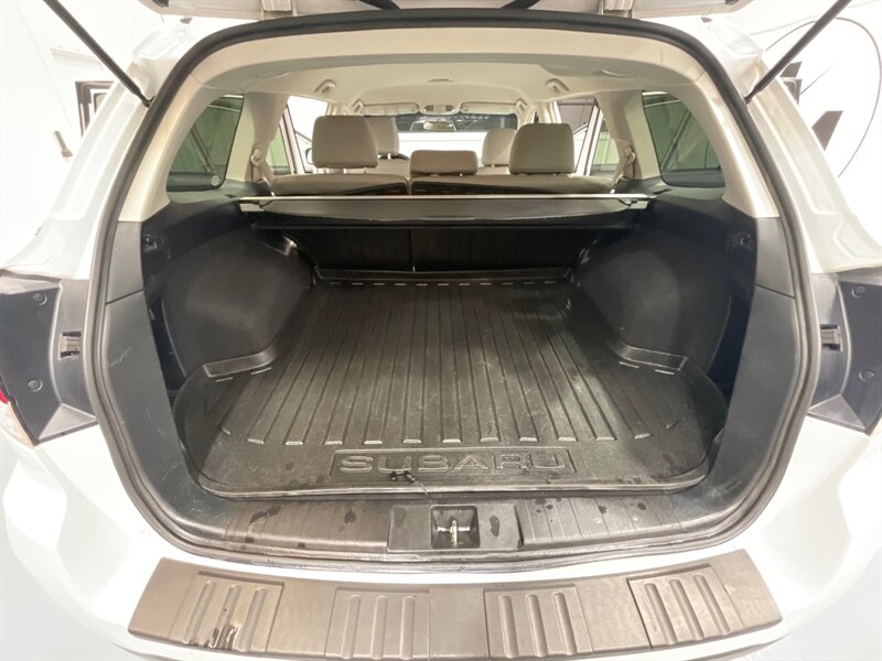2014 Subaru Outback 2.5i Premium Leather Heated Seats / 5-SPEED MANUAL  / LOCAL CAR - Photo 9 - Gladstone, OR 97027