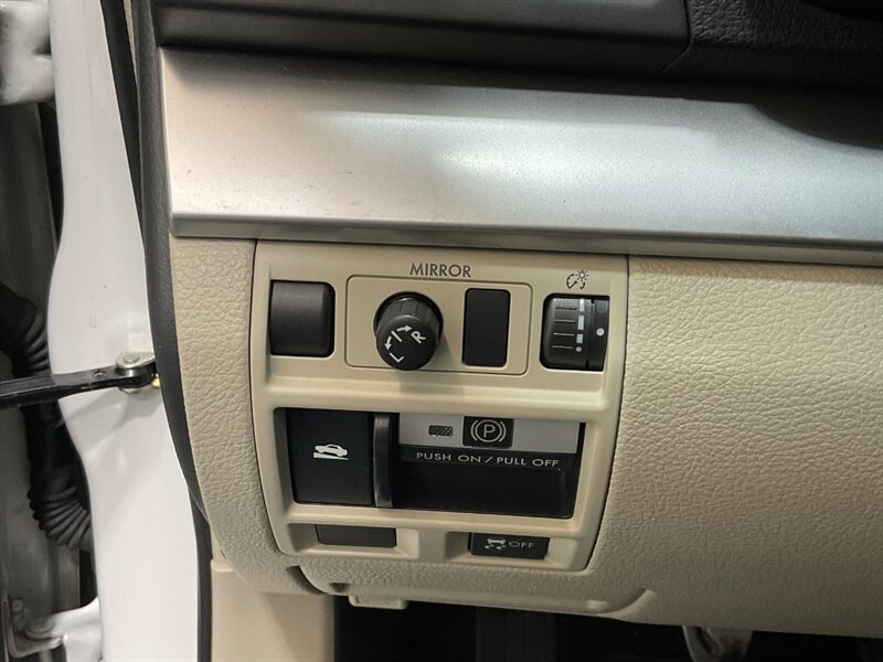 2014 Subaru Outback 2.5i Premium Leather Heated Seats / 5-SPEED MANUAL  / LOCAL CAR - Photo 20 - Gladstone, OR 97027