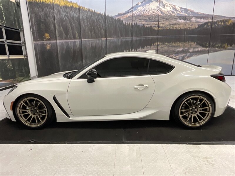 2022 Toyota 86 GR86 Coupe / 2.4L 4Cyl / LOWERED /ONLY 2,000 MILES  / 1-OWNER LOCAL CAR / Backup Camera / NEW WHEELS & TIRES / SHARP SHARP !! - Photo 3 - Gladstone, OR 97027