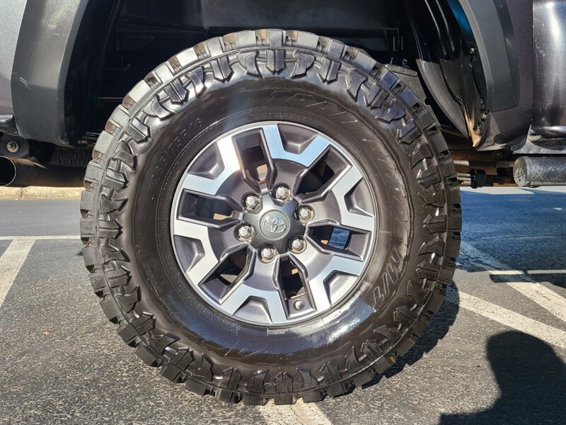 2020 Toyota Tacoma TRD Off-Road 4X4 E-LOCKER / CRAWL CONTROL / LIFTED / V6 / BLIND SPOT & LANE ASSIST / REAR DIFF LOCKER - Photo 36 - Portland, OR 97217