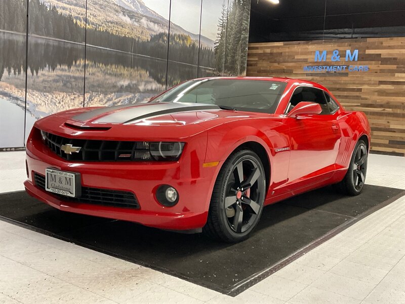 2010 Chevrolet Camaro SS 2dr Coupe / 6.2L V8 HO / 6-SPEED / 71,000 MILES  / LOCAL OREGON CAR / Leather & Heated Seats / Sunroof / BLACK WHEELS / SHARP & SUPER CLEAN !! - Photo 1 - Gladstone, OR 97027