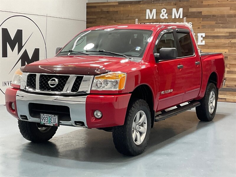 2010 Nissan Titan SE Crew Cab 4X4 / 5.6L V8 / 92,000 MILES / LIFTED  / LOCAL TRUCK w. ZERO RUST