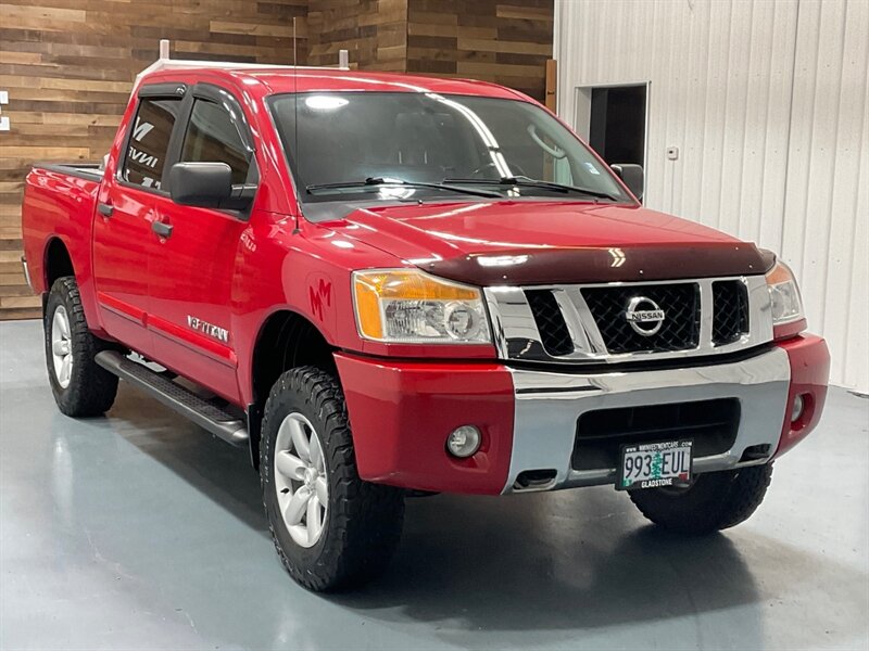 2010 Nissan Titan SE Crew Cab 4X4 / 5.6L V8 / 92,000 MILES / LIFTED  / LOCAL TRUCK w. ZERO RUST