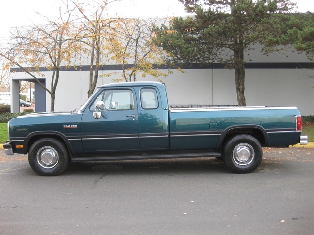 1993 Dodge RAM 250 LE/ 5.9Liter Turbo Diesel 12 VALVE/5-Speed/1-OWNER   - Photo 2 - Portland, OR 97217