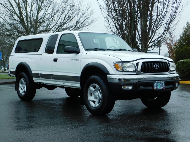 2004 Toyota Tacoma 4X4 Xtracab / Matching Canopy / 1-OWNER   - Photo 2 - Portland, OR 97217