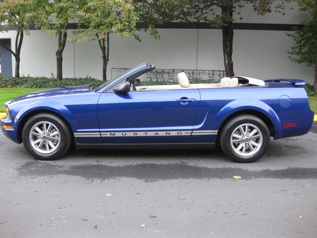 2005 Ford Mustang V6 / Leather/5-Spd manual/ 37K miles   - Photo 2 - Portland, OR 97217