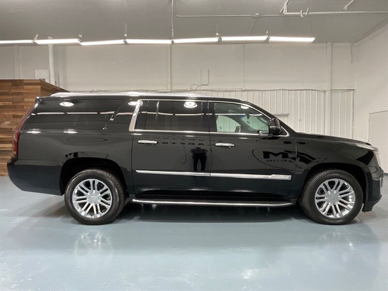 2017 Cadillac Escalade ESV Sport Utility 4X4 / 6.2L V8 / Extended  / Leather heated & cooled seats - Photo 4 - Gladstone, OR 97027