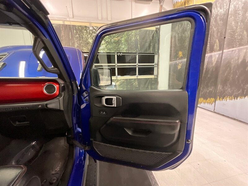2019 Jeep Wrangler Unlimited Rubicon 4X4 / 3.6L V6 / LOADED LOADED  / Leather Heated Seats / Navigation & Camera / Alpine Sound /Adaptive Cruise / LOCAL OREGON SUV - Photo 32 - Gladstone, OR 97027