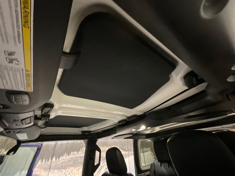 2019 Jeep Wrangler Unlimited Rubicon 4X4 / 3.6L V6 / LOADED LOADED  / Leather Heated Seats / Navigation & Camera / Alpine Sound /Adaptive Cruise / LOCAL OREGON SUV - Photo 39 - Gladstone, OR 97027