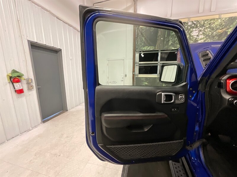 2019 Jeep Wrangler Unlimited Rubicon 4X4 / 3.6L V6 / LOADED LOADED  / Leather Heated Seats / Navigation & Camera / Alpine Sound /Adaptive Cruise / LOCAL OREGON SUV - Photo 31 - Gladstone, OR 97027