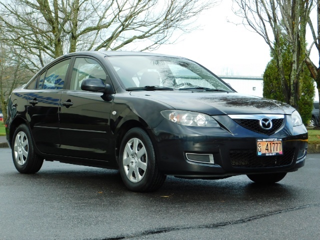 2009 Mazda Mazda3 i Sport / Sedan / 5-SPEED MANUAL / LOW MILES   - Photo 2 - Portland, OR 97217