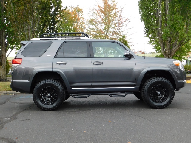 2010 Toyota 4Runner SR5 / 4X4 / Sport Utility /LIFTED NEW WHEELS TIRES   - Photo 4 - Portland, OR 97217