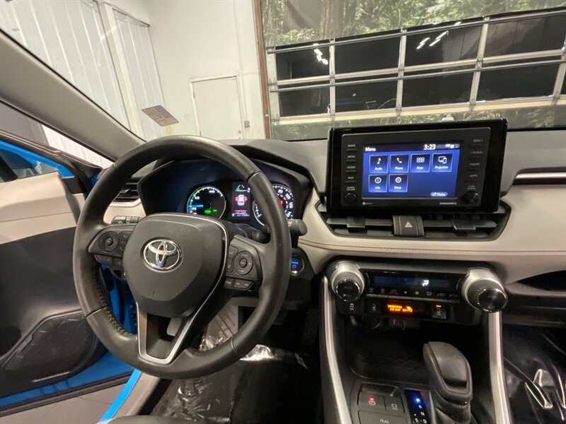 2020 Toyota RAV4 Hybrid XLE Sport Utility AWD / ONLY 17,000 MILES  1-OWNER LOCAL / Heated Seats / backup Camera / Beautiful Condition - Photo 18 - Gladstone, OR 97027