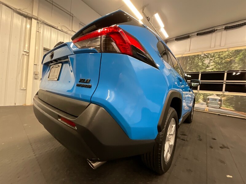 2020 Toyota RAV4 Hybrid XLE Sport Utility AWD / ONLY 17,000 MILES  1-OWNER LOCAL / Heated Seats / backup Camera / Beautiful Condition - Photo 11 - Gladstone, OR 97027