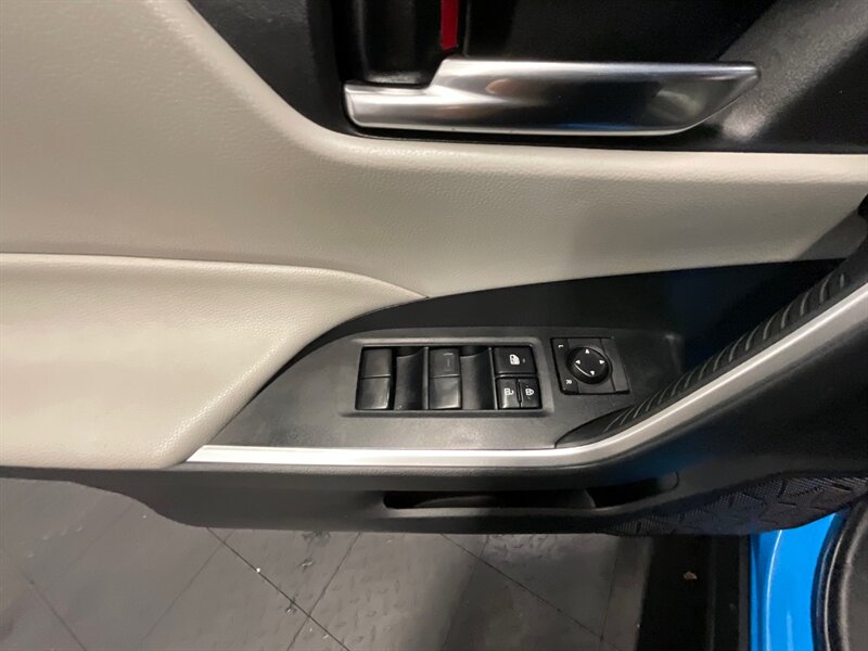 2020 Toyota RAV4 Hybrid XLE Sport Utility AWD / ONLY 17,000 MILES  1-OWNER LOCAL / Heated Seats / backup Camera / Beautiful Condition - Photo 31 - Gladstone, OR 97027