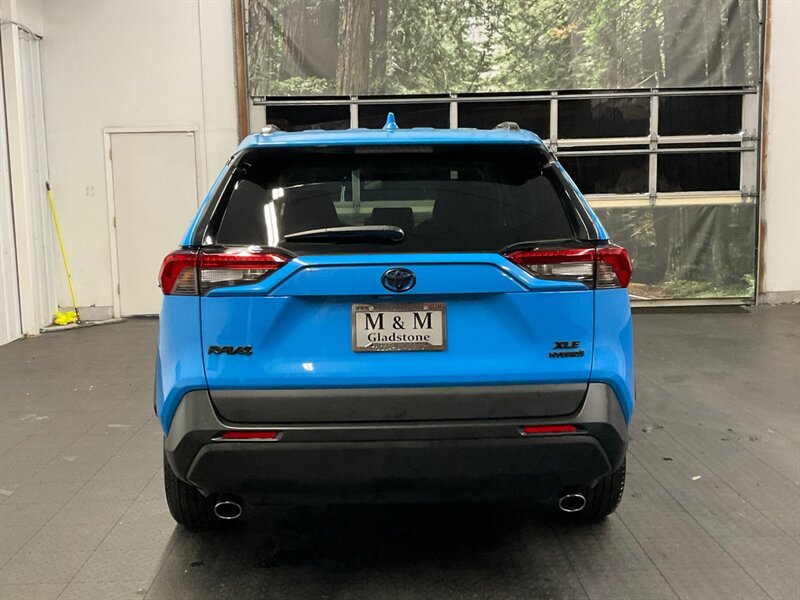 2020 Toyota RAV4 Hybrid XLE Sport Utility AWD / ONLY 17,000 MILES  1-OWNER LOCAL / Heated Seats / backup Camera / Beautiful Condition - Photo 6 - Gladstone, OR 97027