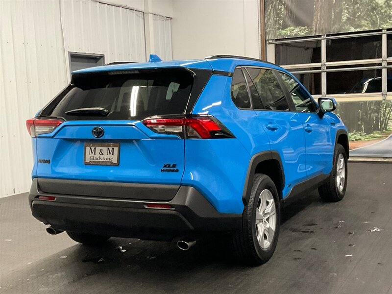 2020 Toyota RAV4 Hybrid XLE Sport Utility AWD / ONLY 17,000 MILES  1-OWNER LOCAL / Heated Seats / backup Camera / Beautiful Condition - Photo 8 - Gladstone, OR 97027