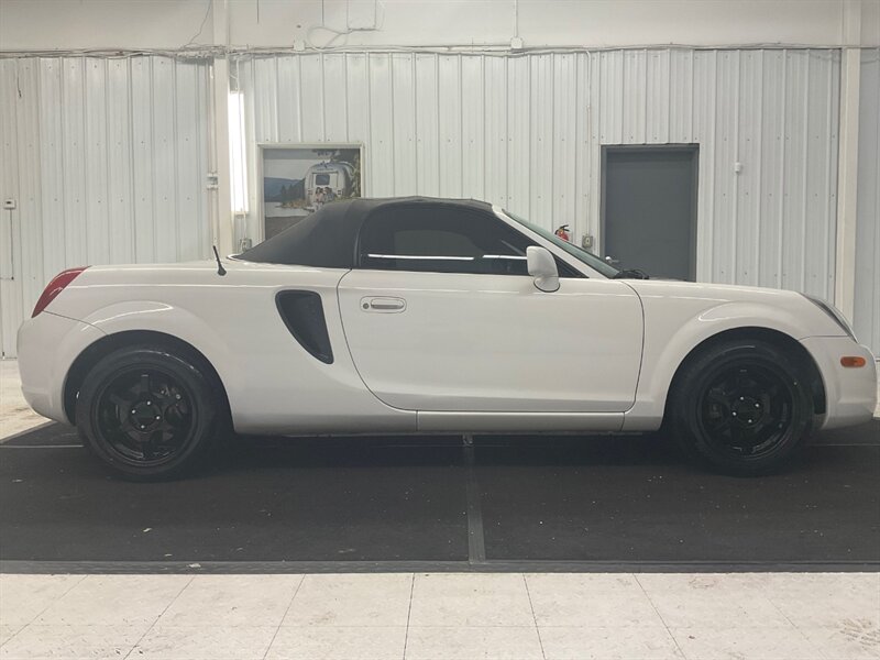 2001 Toyota MR2 Spyder 2Dr Convertible / 5-SPEED / 84,000 MILES  / LOCAL CAR / BRAND NEW TIRES - Photo 4 - Gladstone, OR 97027
