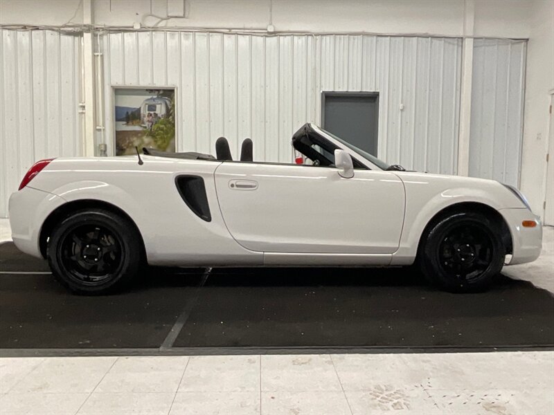 2001 Toyota MR2 Spyder 2Dr Convertible / 5-SPEED / 84,000 MILES  / LOCAL CAR / BRAND NEW TIRES - Photo 10 - Gladstone, OR 97027