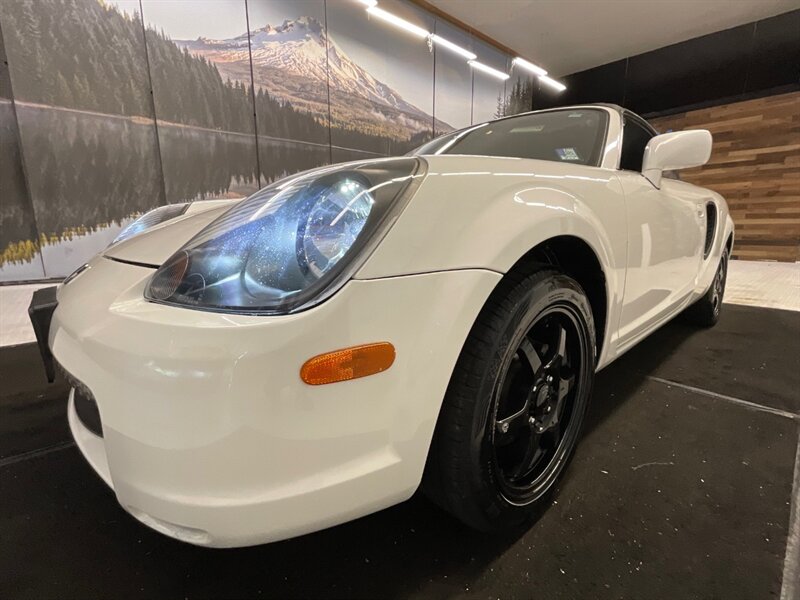 2001 Toyota MR2 Spyder 2Dr Convertible / 5-SPEED / 84,000 MILES  / LOCAL CAR / BRAND NEW TIRES - Photo 23 - Gladstone, OR 97027