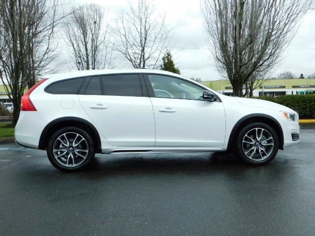2017 Volvo V60 Cross Country T5 Premier / Cross Country / V60 / AWD / 1-OWNER   - Photo 4 - Portland, OR 97217
