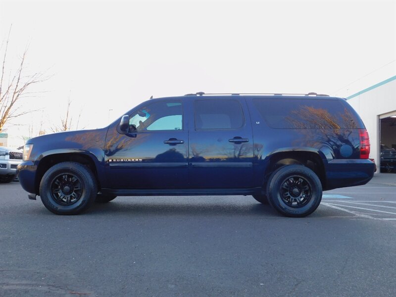 2007 Chevrolet Suburban LT 1500 4dr SUV 5.3L 8-Pass / Premium wheels DVD   - Photo 4 - Portland, OR 97217