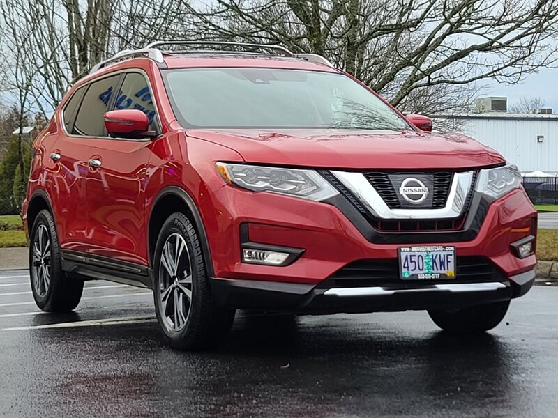 2017 Nissan Rogue SL  / PANORAMIC ROOF / NAVi / CAM / HEATED LEATHER / BLIND SPOT MONITOR / LIKE NEW - Photo 2 - Portland, OR 97217