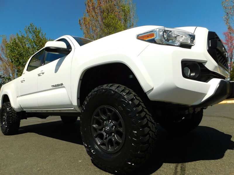 2017 Toyota Tacoma SR5 V6 Double Cab 4X4 / 1-Owner / LIFTED LIFTED   - Photo 10 - Portland, OR 97217