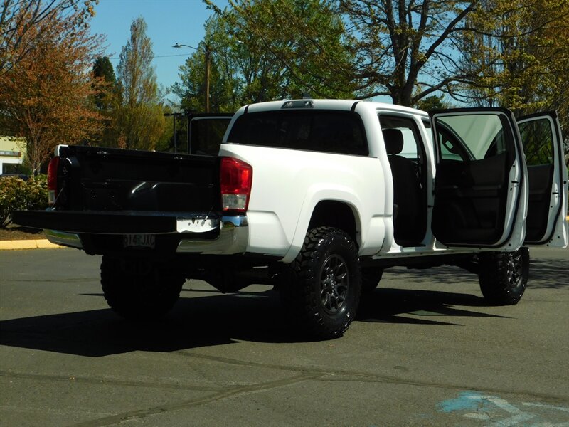 2017 Toyota Tacoma SR5 V6 Double Cab 4X4 / 1-Owner / LIFTED LIFTED   - Photo 29 - Portland, OR 97217
