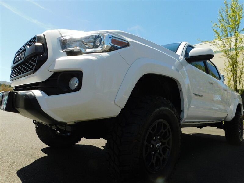 2017 Toyota Tacoma SR5 V6 Double Cab 4X4 / 1-Owner / LIFTED LIFTED   - Photo 9 - Portland, OR 97217