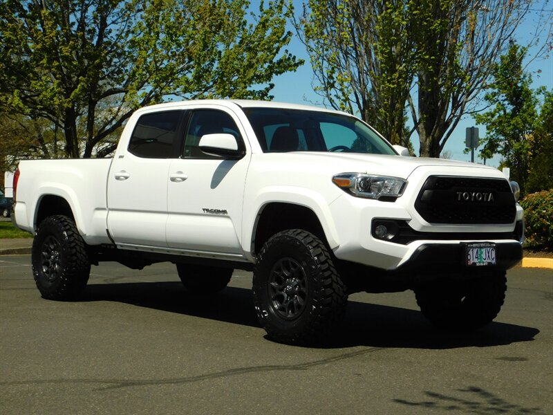 2017 Toyota Tacoma SR5 V6 Double Cab 4X4 / 1-Owner / LIFTED LIFTED   - Photo 2 - Portland, OR 97217