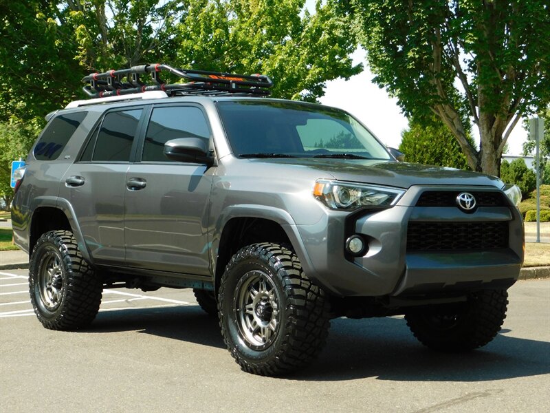 2015 Toyota 4Runner SR5 4WD / 3RD SEAT / Navi / LIFTED LIFTED   - Photo 2 - Portland, OR 97217