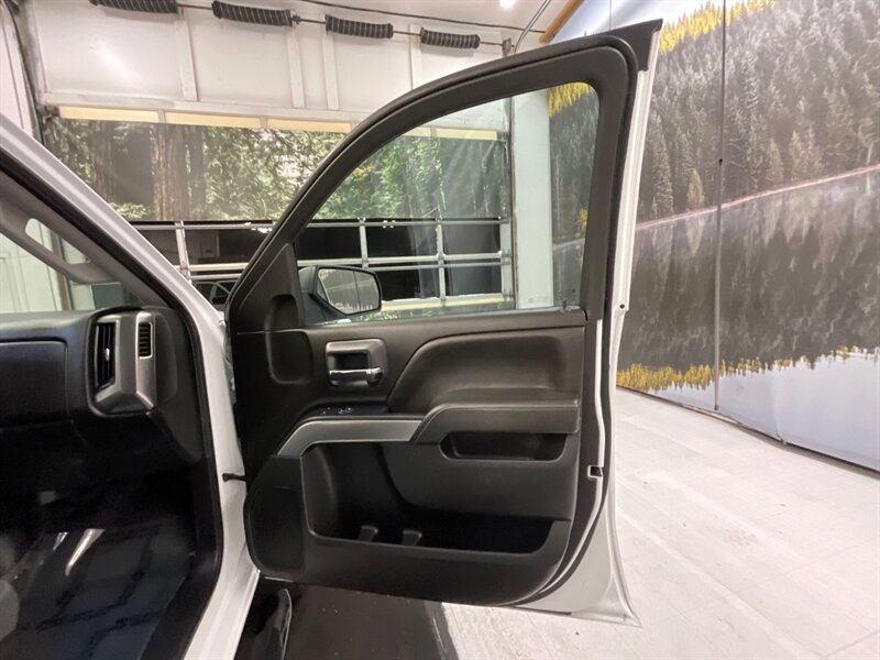 2019 Chevrolet Silverado 2500 LT Crew Cab 4X4 / 6.0L V8 / 1-OWNER / 69K MILES  / SHORT BED / Towing Package / Trailer Brake Controller - Photo 32 - Gladstone, OR 97027