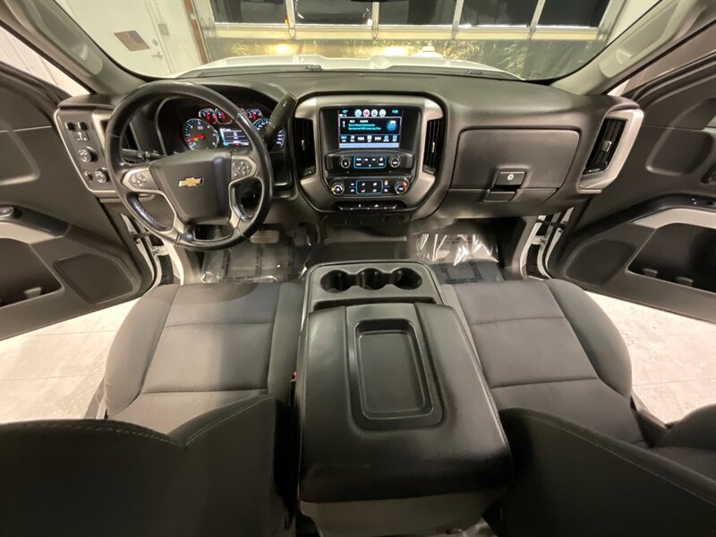 2019 Chevrolet Silverado 2500 LT Crew Cab 4X4 / 6.0L V8 / 1-OWNER / 69K MILES  / SHORT BED / Towing Package / Trailer Brake Controller - Photo 34 - Gladstone, OR 97027