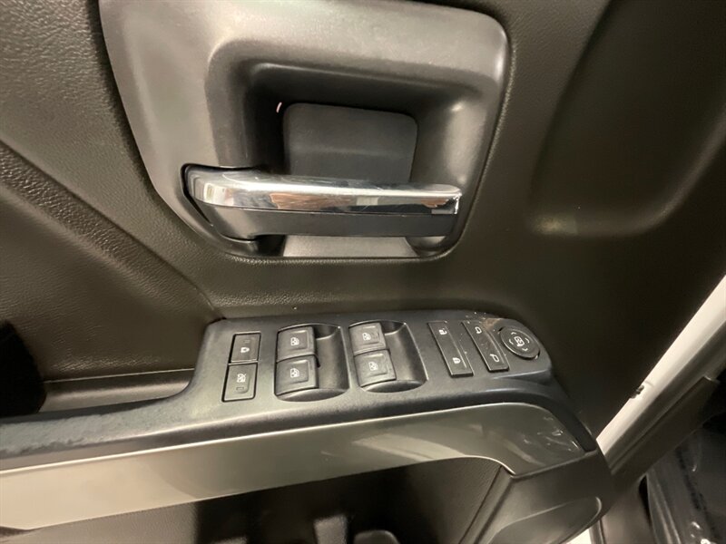 2019 Chevrolet Silverado 2500 LT Crew Cab 4X4 / 6.0L V8 / 1-OWNER / 69K MILES  / SHORT BED / Towing Package / Trailer Brake Controller - Photo 36 - Gladstone, OR 97027