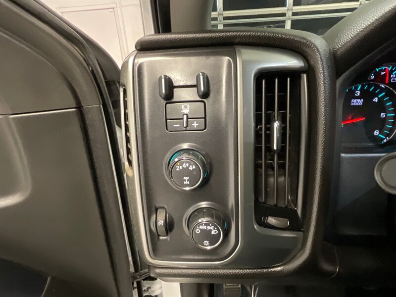 2019 Chevrolet Silverado 2500 LT Crew Cab 4X4 / 6.0L V8 / 1-OWNER / 69K MILES  / SHORT BED / Towing Package / Trailer Brake Controller - Photo 21 - Gladstone, OR 97027